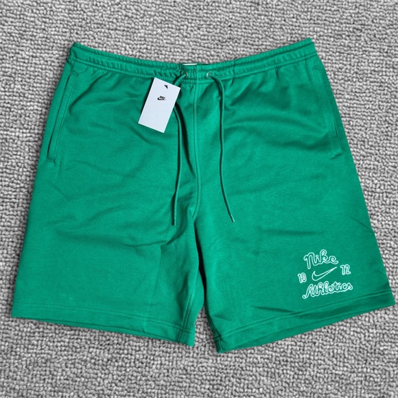 New Nike Club French Terry Flow Shorts Men's XL Spellout Green FV4449-365 NWT - Picture 1 of 8